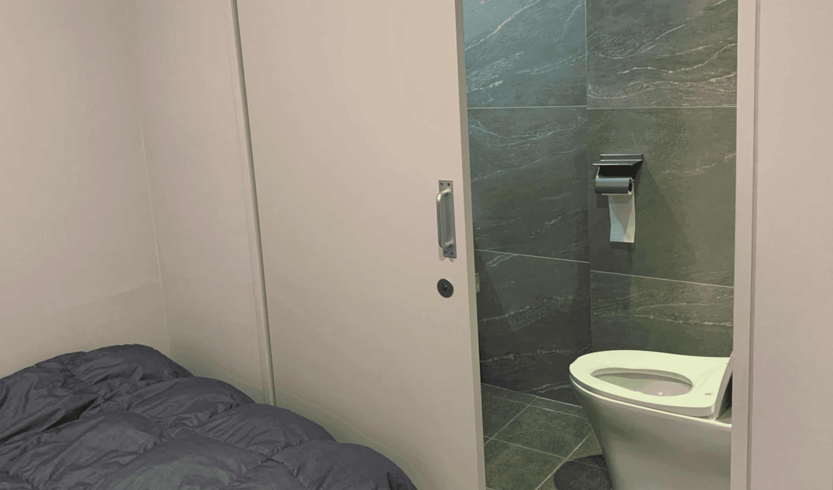 개별 화장실이 완비되어 이동의 불편함을 줄인 디마레 클리닉 전용 회복실