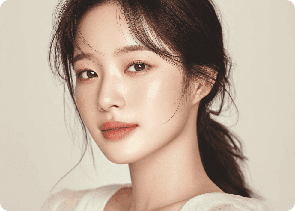 디마레 얼굴리프팅 3가지 차별화 기준, 무작정 세게 당기지 않고 처짐의 방향을 고려한 설계(Standard 01), 이마에서 턱 끝까지 조화로운 전체 균형(Standard 02), 근육 움직임을 고려해 웃을 때도 어색함 없이 자연스러운 표정 유지(Standard 03) 설명