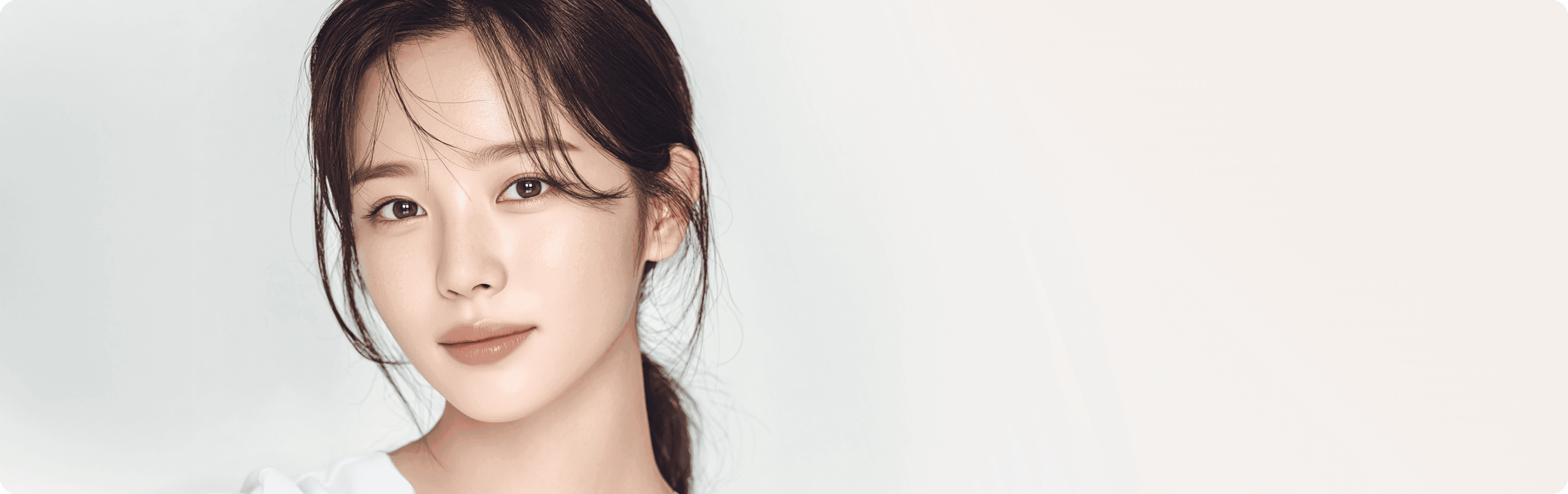 디마레 얼굴지방이식 메인 배너, 꺼진 볼륨을 채워 얼굴의 입체감을 살리고 자연스러운 생기를 더한 동안 이미지