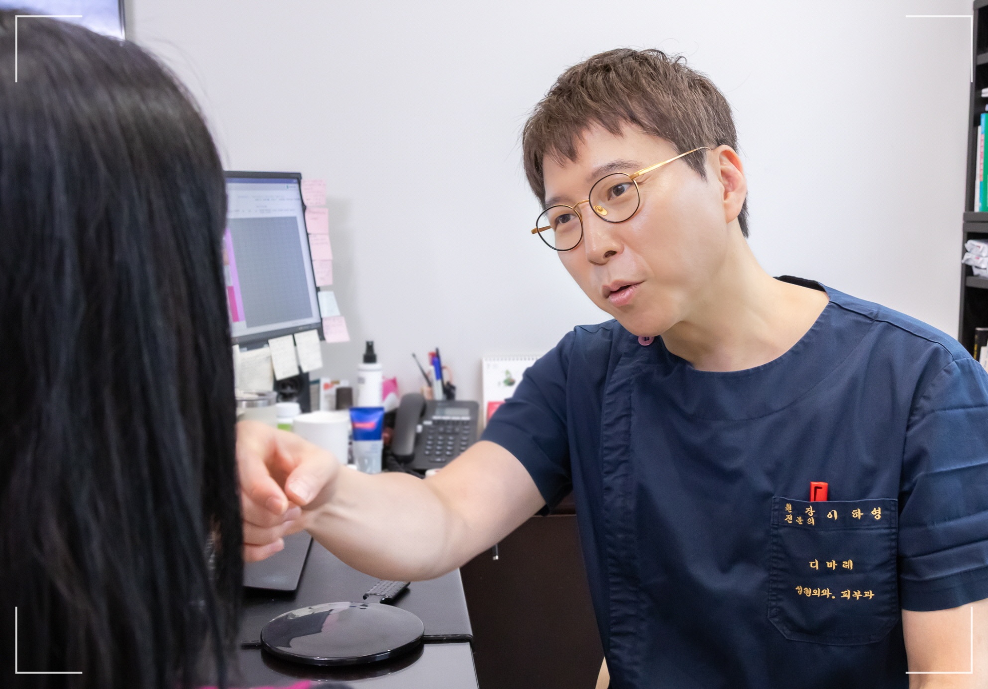 얼굴살빼는법 디마레클리닉 이하영 원장 진료 모습