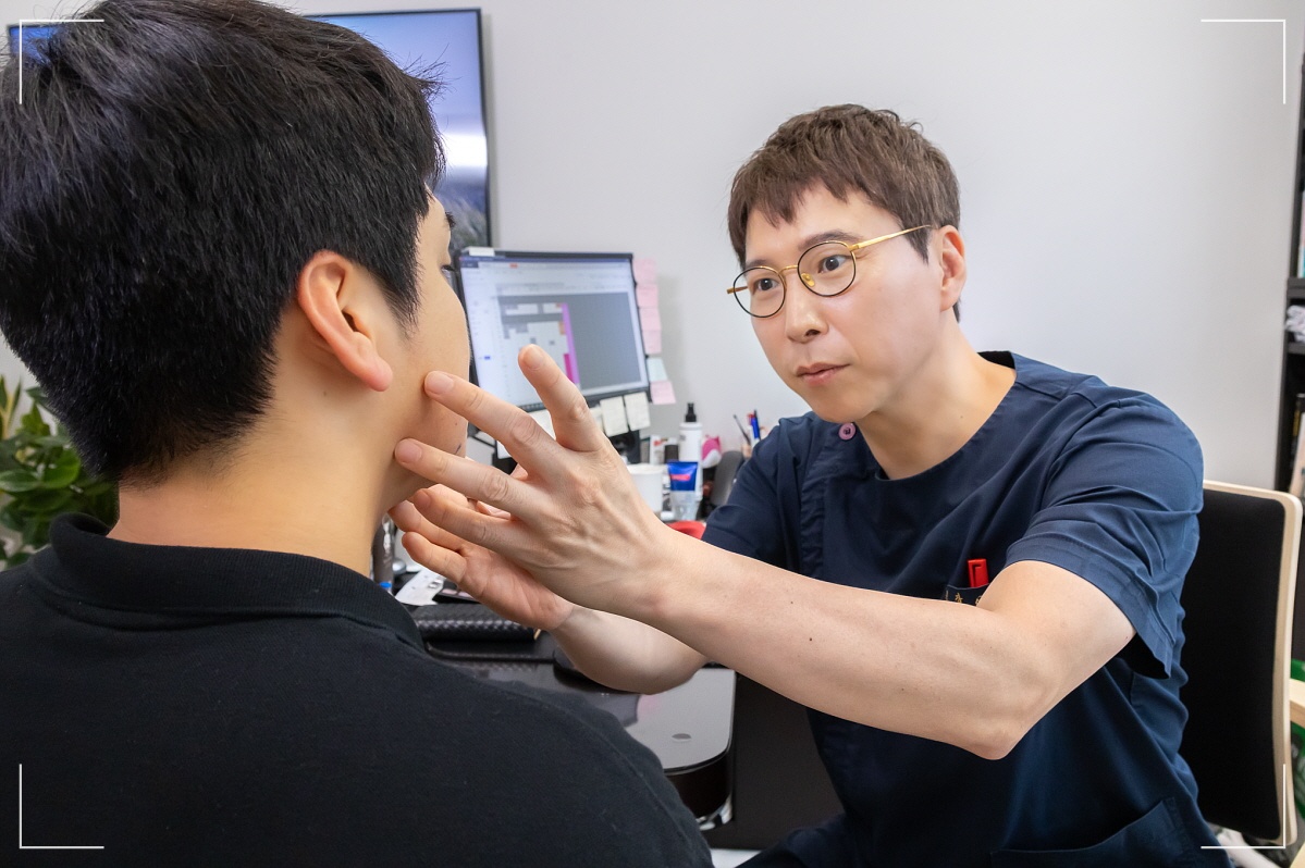 얼굴지방흡입 가격을 결정하는 기준, 정교한 설계를 진행하는 디마레클리닉 이하영 원장
